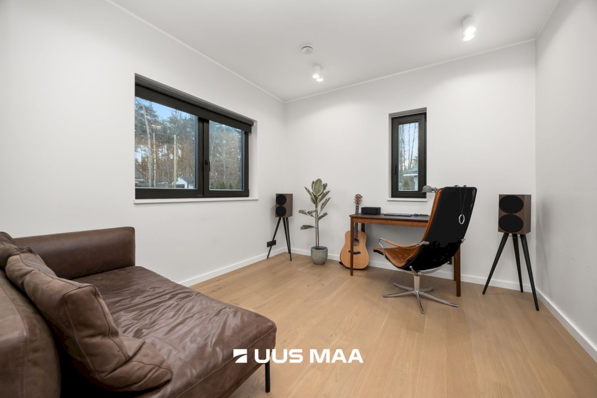 Harku vald, Vääna-Jõesuu küla, Rootsi tee 11