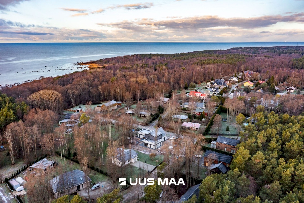 Harku vald, Vääna-Jõesuu küla, Rootsi tee 11