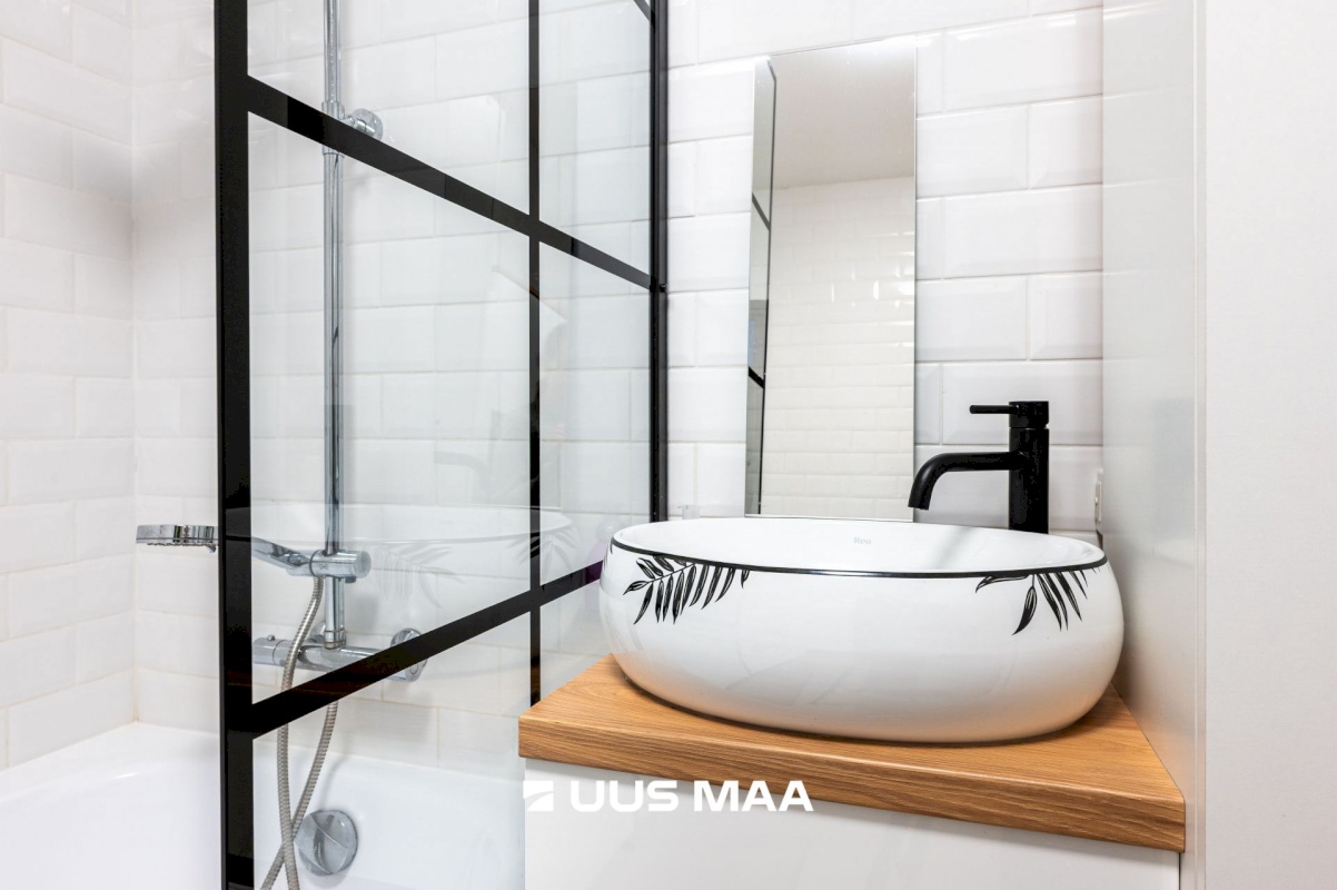 Lääne-Harju vald, Paldiski linn, Sadama 25