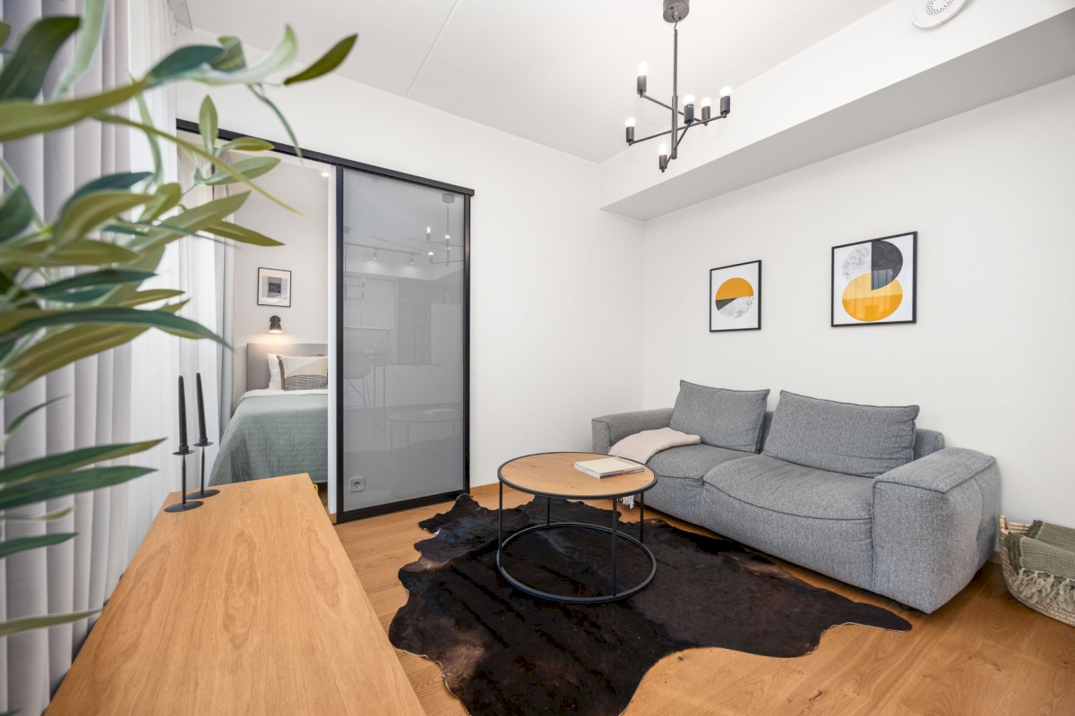 Tallinn, Kesklinna linnaosa, Uus Maailm, Toom-Kuninga 15