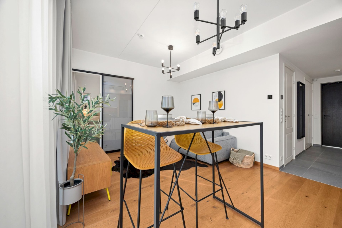 Tallinn, Kesklinna linnaosa, Uus Maailm, Toom-Kuninga 15