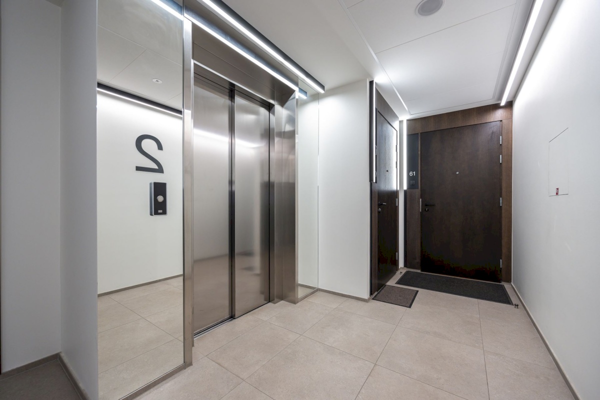 Tallinn, Kesklinna linnaosa, Uus Maailm, Toom-Kuninga 15