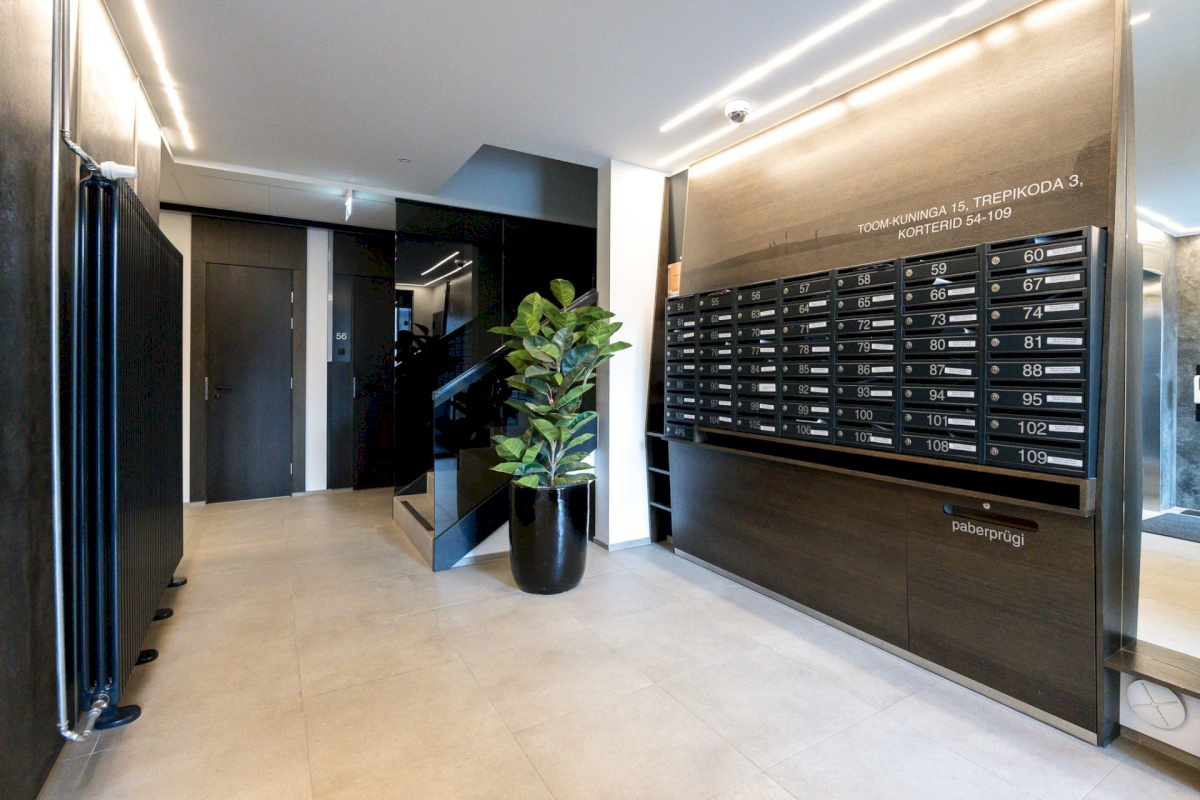 Tallinn, Kesklinna linnaosa, Uus Maailm, Toom-Kuninga 15