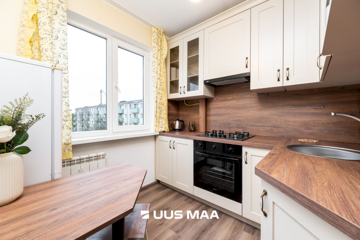 Tallinn, Mustamäe linnaosa, Ehitajate tee 33