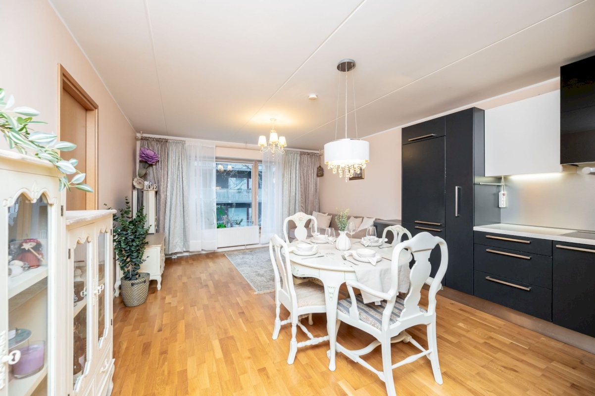 Tallinn, Lasnamäe linnaosa, Uuslinna 5