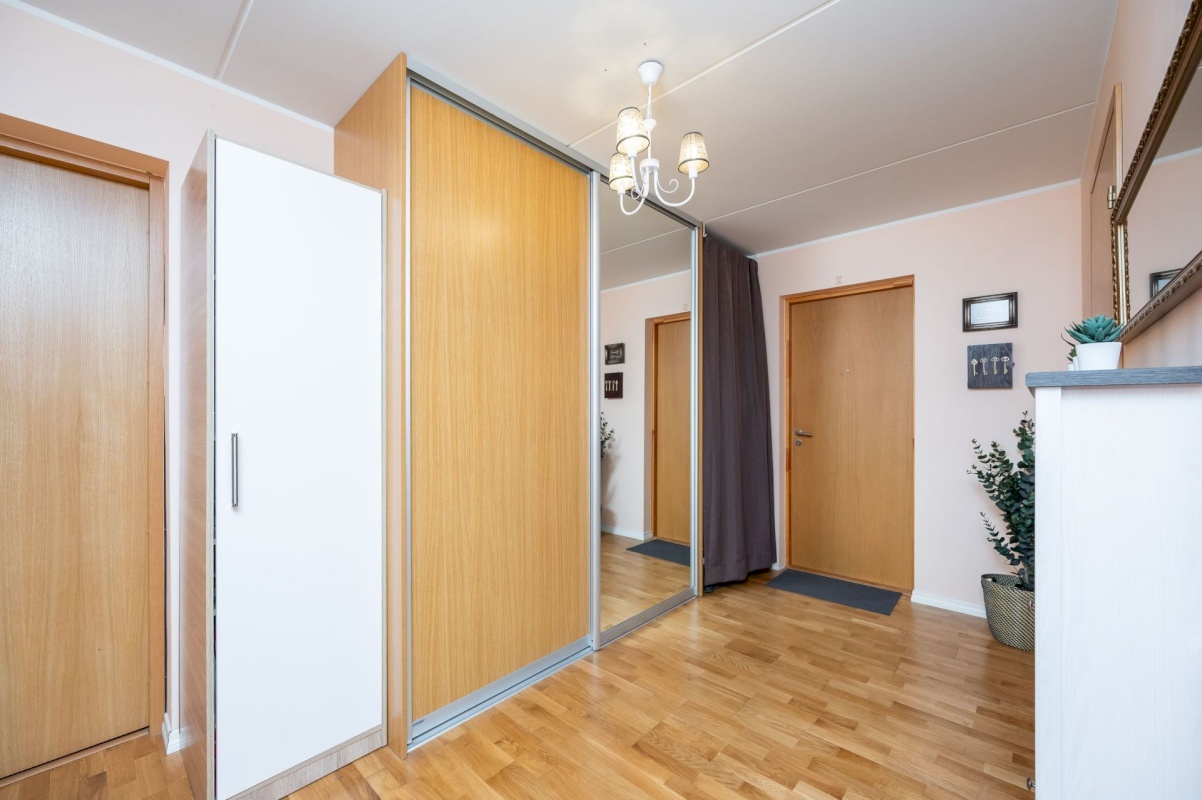 Tallinn, Lasnamäe linnaosa, Uuslinna 5