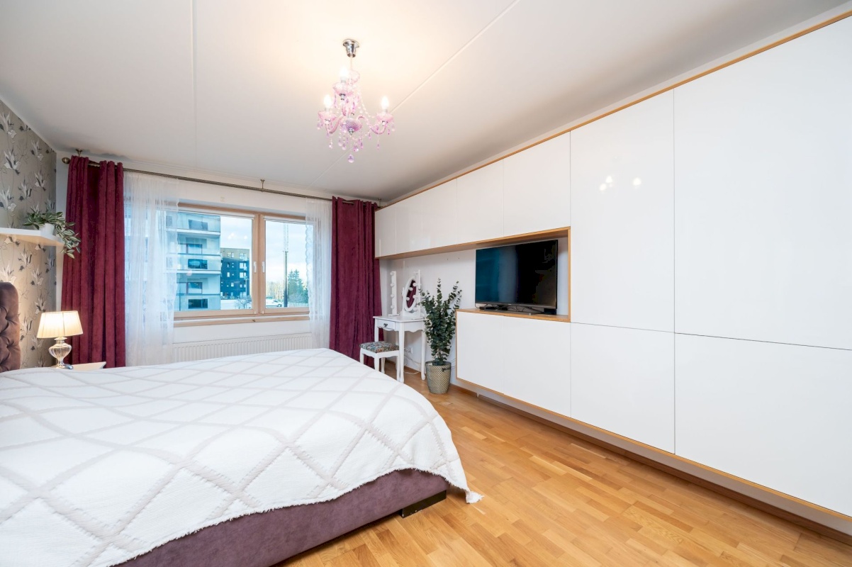 Tallinn, Lasnamäe linnaosa, Uuslinna 5