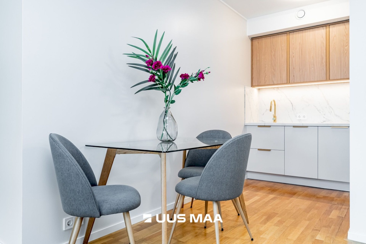 Tallinn, Kesklinna linnaosa, C. R. Jakobsoni 17