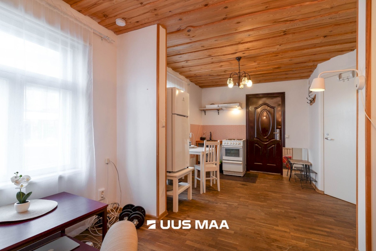 Viljandi linn, Kesklinn, Tallinna tn 33