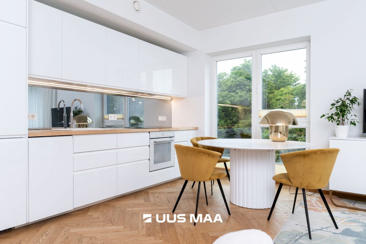 Tallinn, Kesklinna linnaosa, Uus Maailm, Toom-Kuninga 15