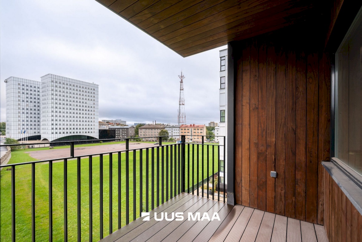 Tallinn, Kesklinna linnaosa, Uus Maailm, Toom-Kuninga 15