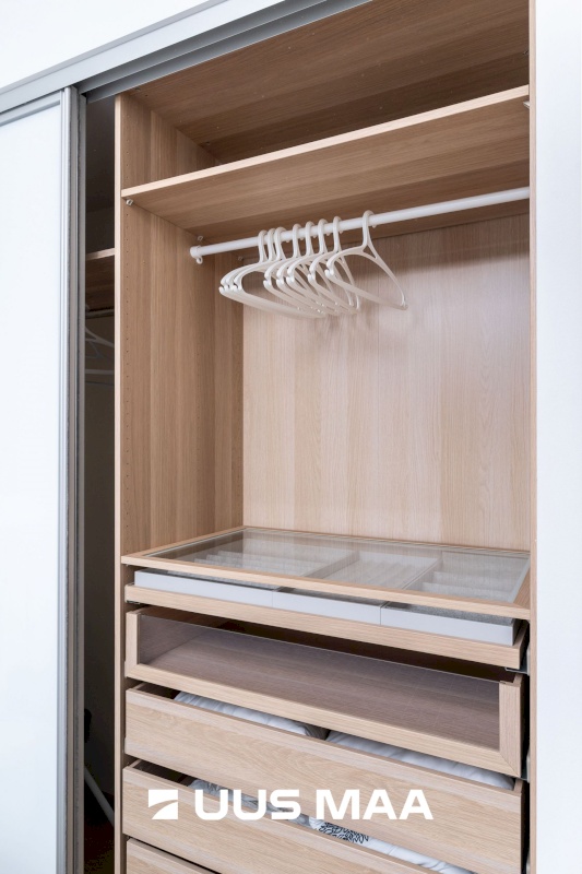 Tallinn, Kesklinna linnaosa, Uus Maailm, Toom-Kuninga 15