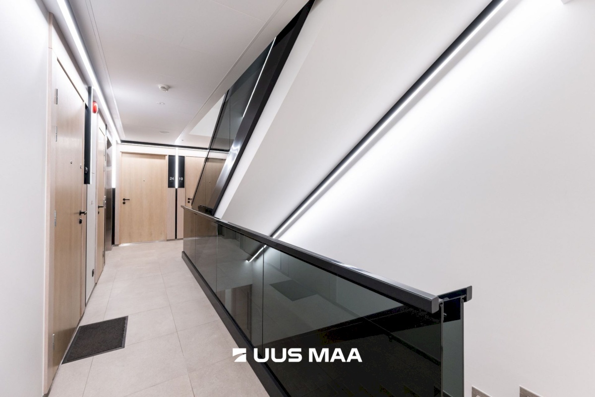 Tallinn, Kesklinna linnaosa, Uus Maailm, Toom-Kuninga 15