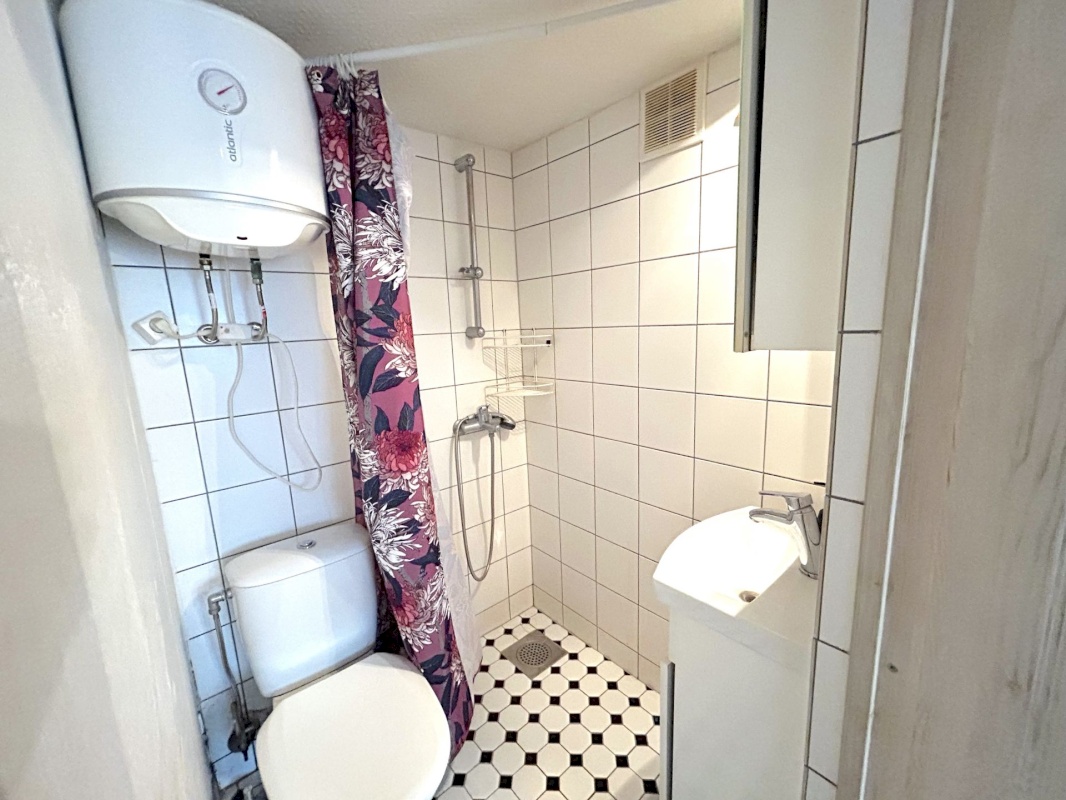 Tallinn, Põhja-Tallinna linnaosa, Kalamaja, Valgevase 11