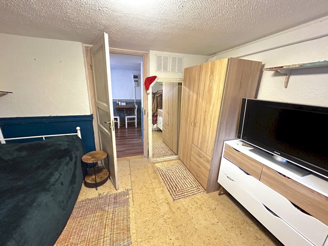 Tallinn, Põhja-Tallinna linnaosa, Kalamaja, Valgevase 11