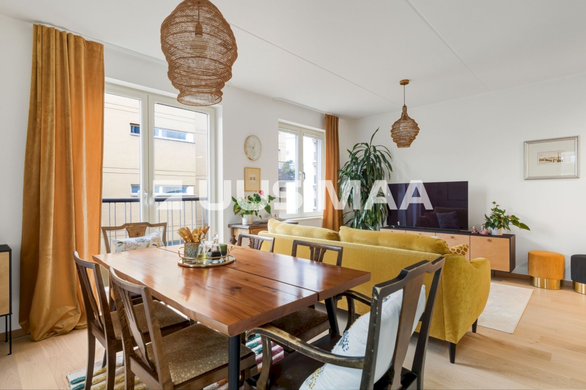 Tallinn, Kesklinna linnaosa, Kadriorg, C. R. Jakobsoni 7/1