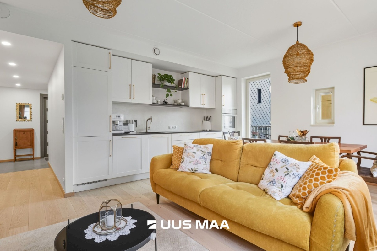 Tallinn, Kesklinna linnaosa, Kadriorg, C. R. Jakobsoni 7/1