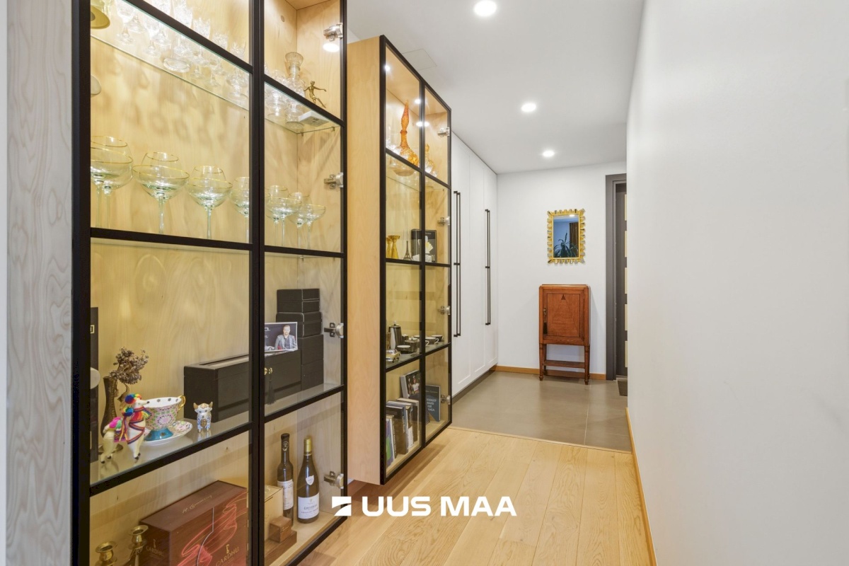 Tallinn, Kesklinna linnaosa, Kadriorg, C. R. Jakobsoni 7/1