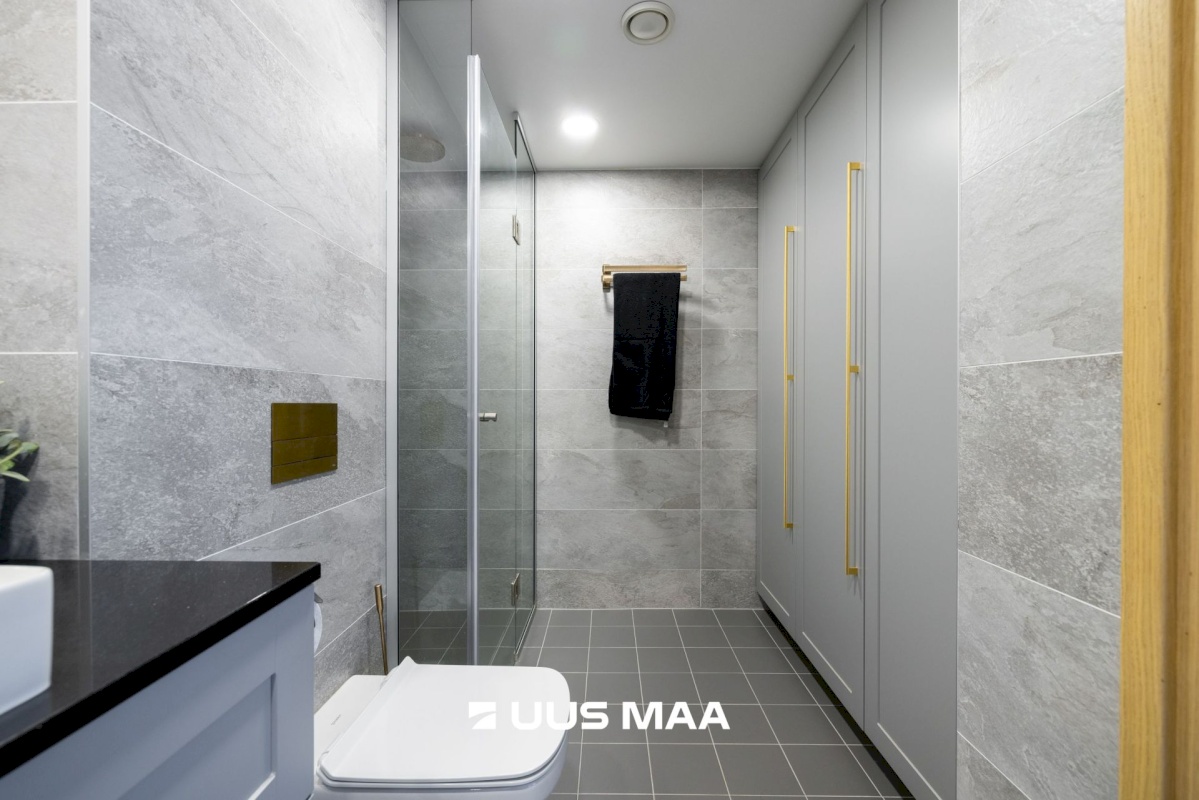 Tallinn, Kesklinna linnaosa, Kadriorg, C. R. Jakobsoni 7/1