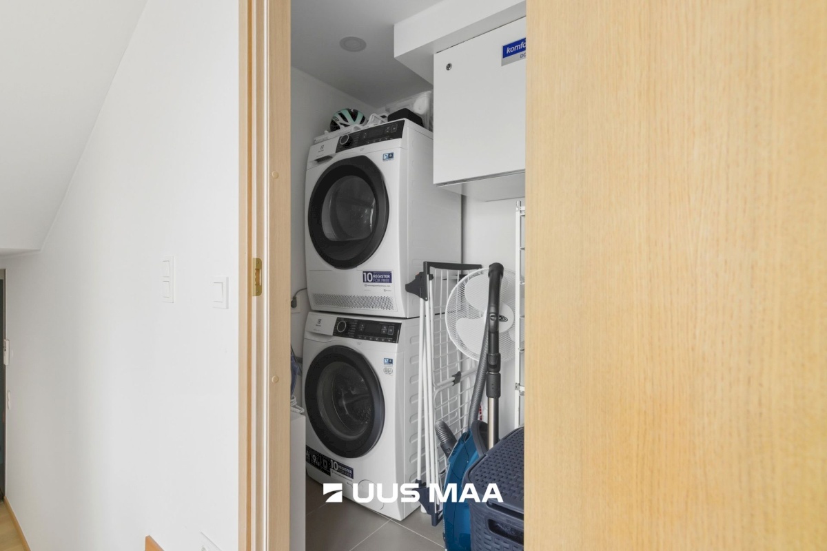 Tallinn, Kesklinna linnaosa, Kadriorg, C. R. Jakobsoni 7/1