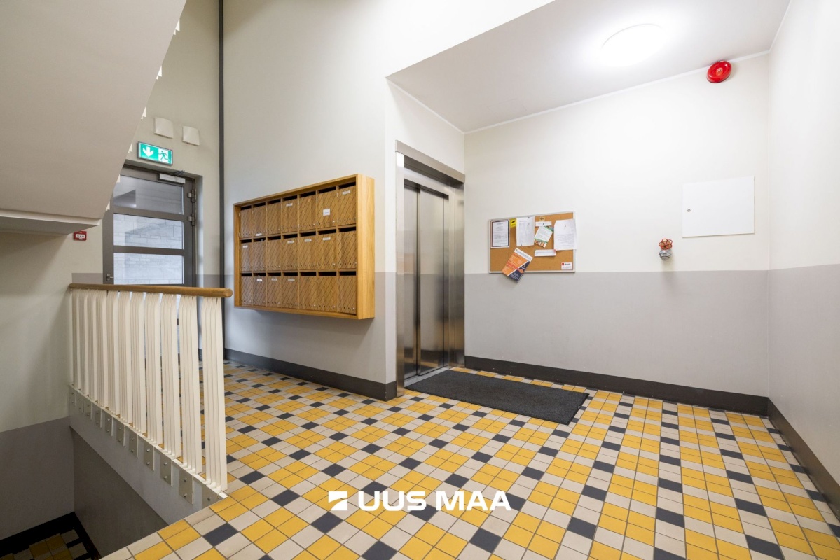 Tallinn, Kesklinna linnaosa, Kadriorg, C. R. Jakobsoni 7/1