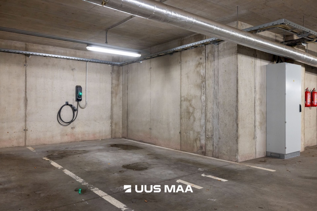 Tallinn, Kesklinna linnaosa, Kadriorg, C. R. Jakobsoni 7/1