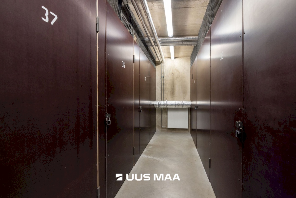 Tallinn, Kesklinna linnaosa, Kadriorg, C. R. Jakobsoni 7/1