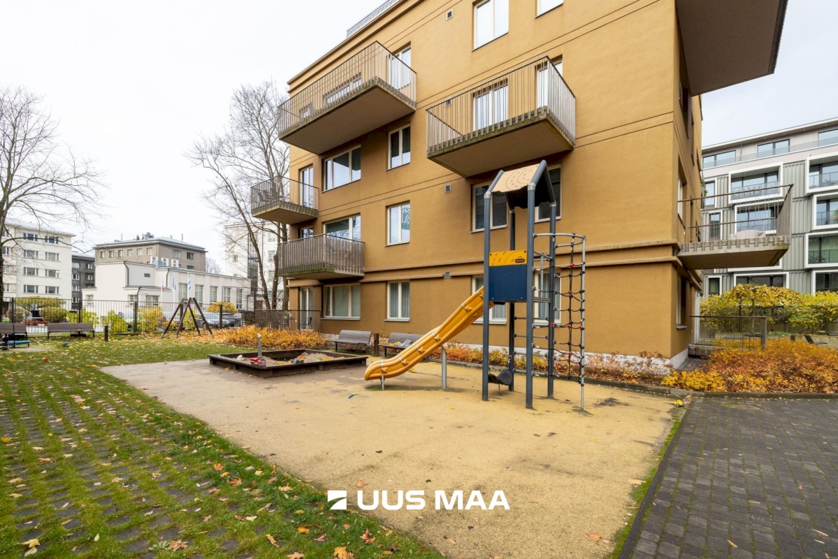 Tallinn, Kesklinna linnaosa, Kadriorg, C. R. Jakobsoni 7/1