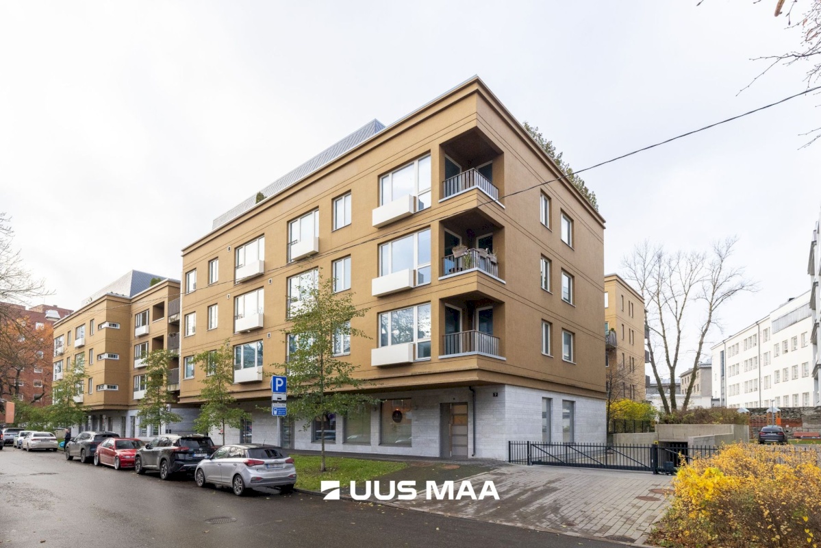 Tallinn, Kesklinna linnaosa, Kadriorg, C. R. Jakobsoni 7/1