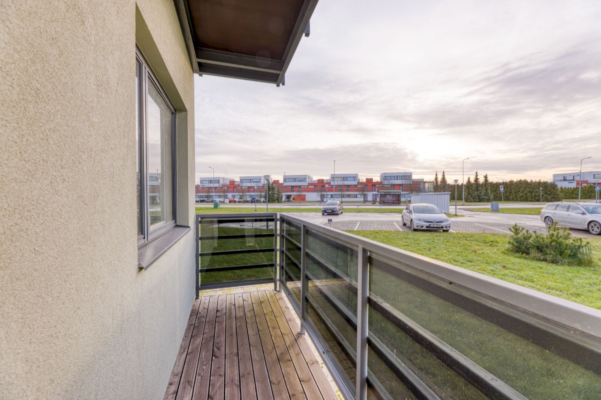 Rae vald, Peetri alevik, Uus maa tee 8