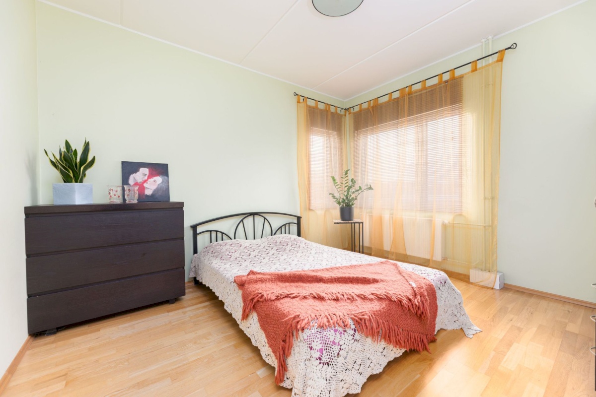 Rae vald, Peetri alevik, Uus maa tee 8