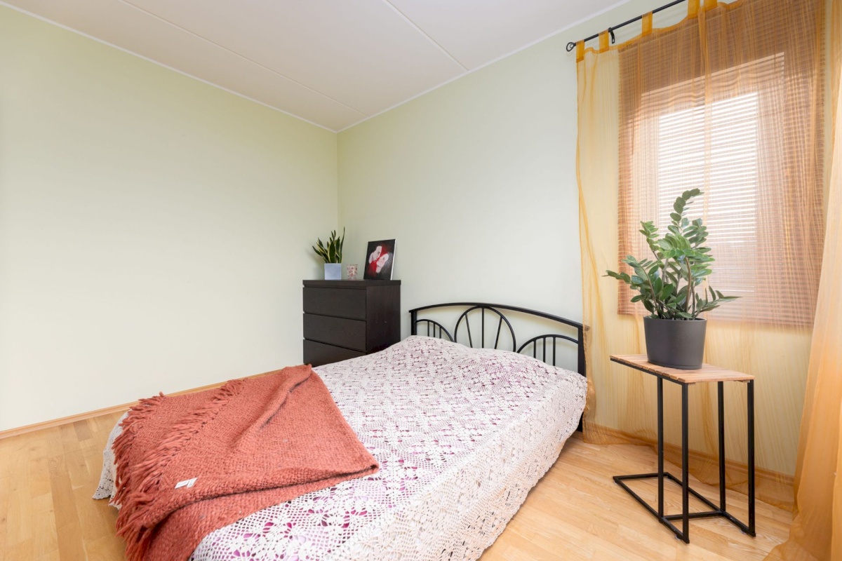 Rae vald, Peetri alevik, Uus maa tee 8