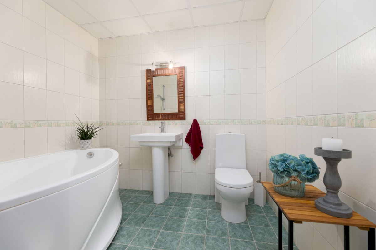 Rae vald, Peetri alevik, Uus maa tee 8