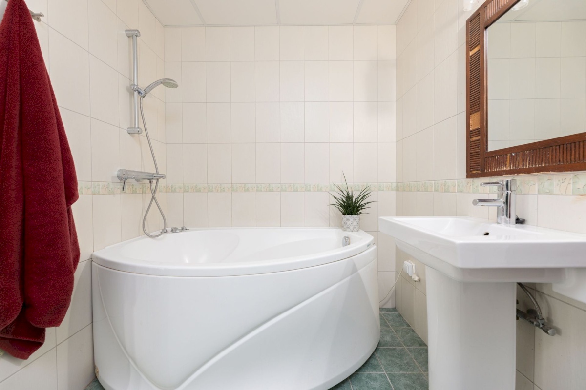 Rae vald, Peetri alevik, Uus maa tee 8