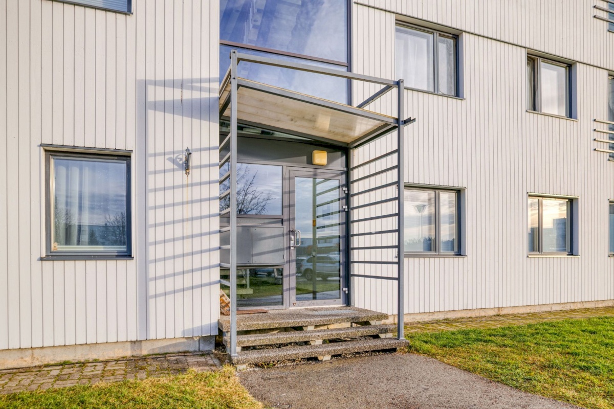 Rae vald, Peetri alevik, Uus maa tee 8