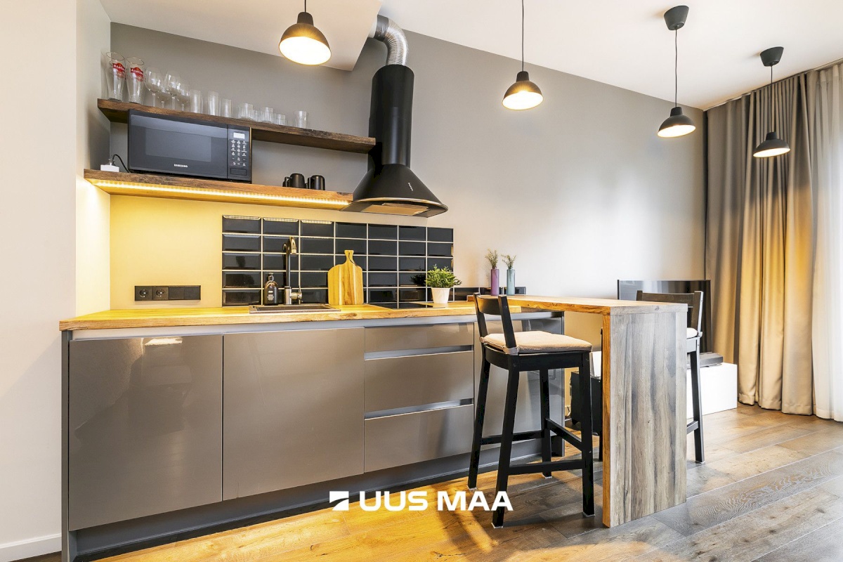 Tallinn, Kesklinna linnaosa, Pärnu mnt 33