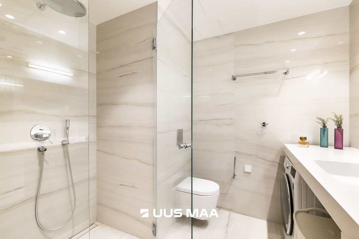 Tallinn, Kesklinna linnaosa, Pärnu mnt 33