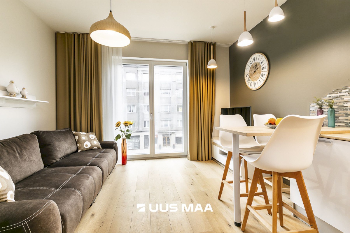 Tallinn, Kesklinna linnaosa, Pärnu mnt 33