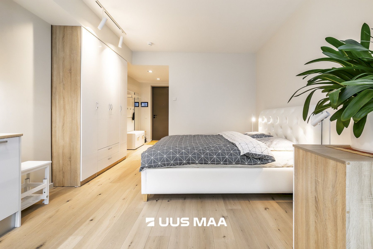 Tallinn, Kesklinna linnaosa, Pärnu mnt 33