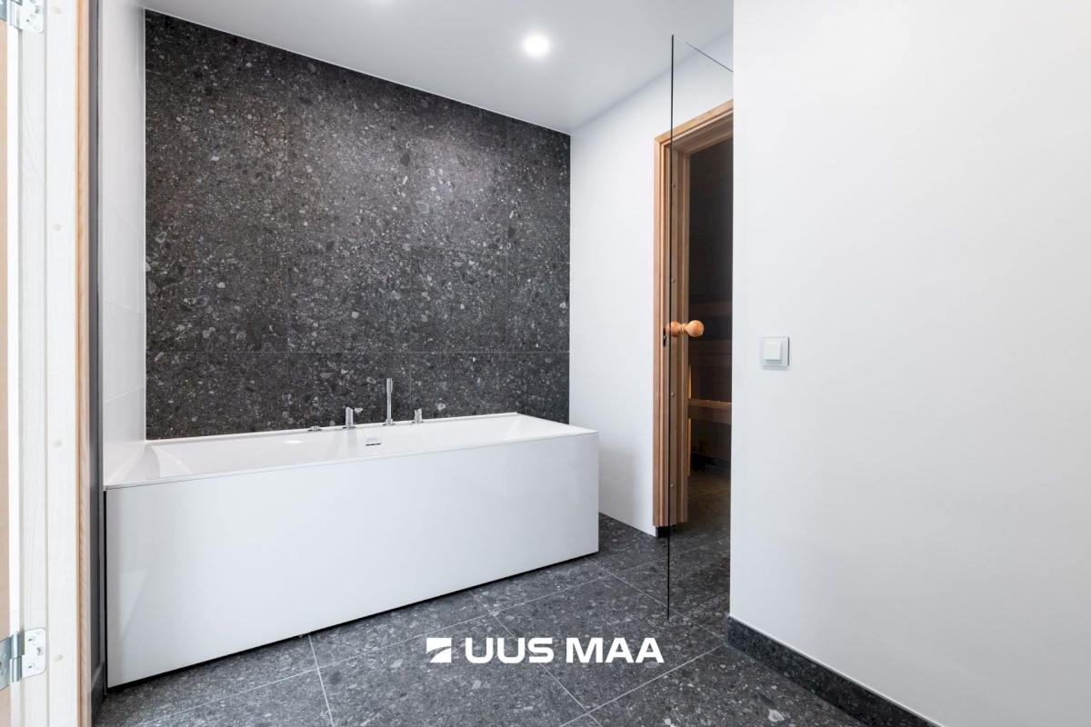 Tallinn, Kesklinna linnaosa, Kadriorg, Pirita tee 26b/1