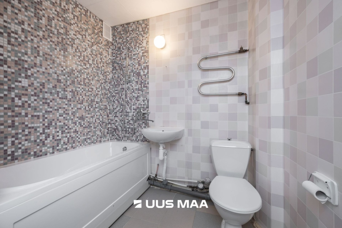 Tallinn, Mustamäe linnaosa, Mustamäe, Mustamäe tee 102