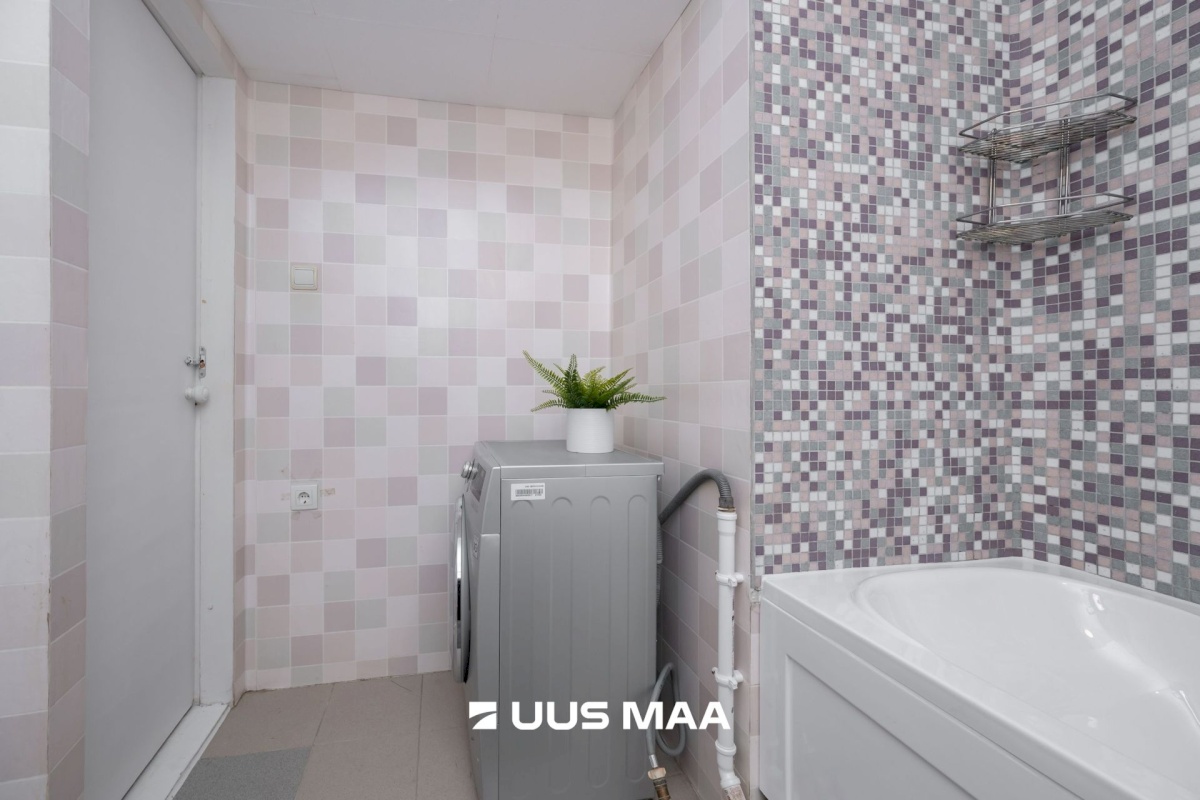 Tallinn, Mustamäe linnaosa, Mustamäe, Mustamäe tee 102