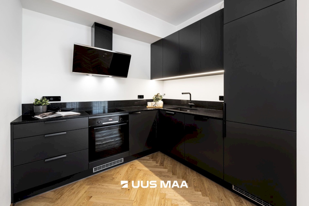 Tallinn, Kesklinna linnaosa, Uus Maailm, Toom-Kuninga 15