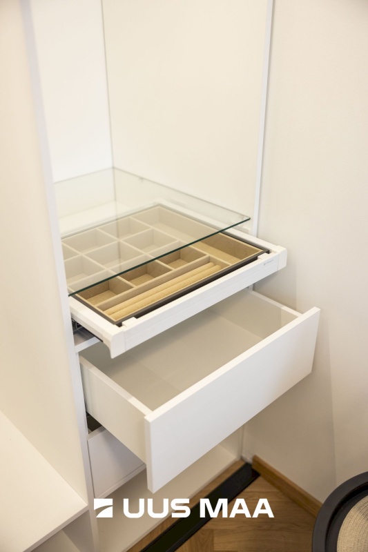 Tallinn, Kesklinna linnaosa, Uus Maailm, Toom-Kuninga 15