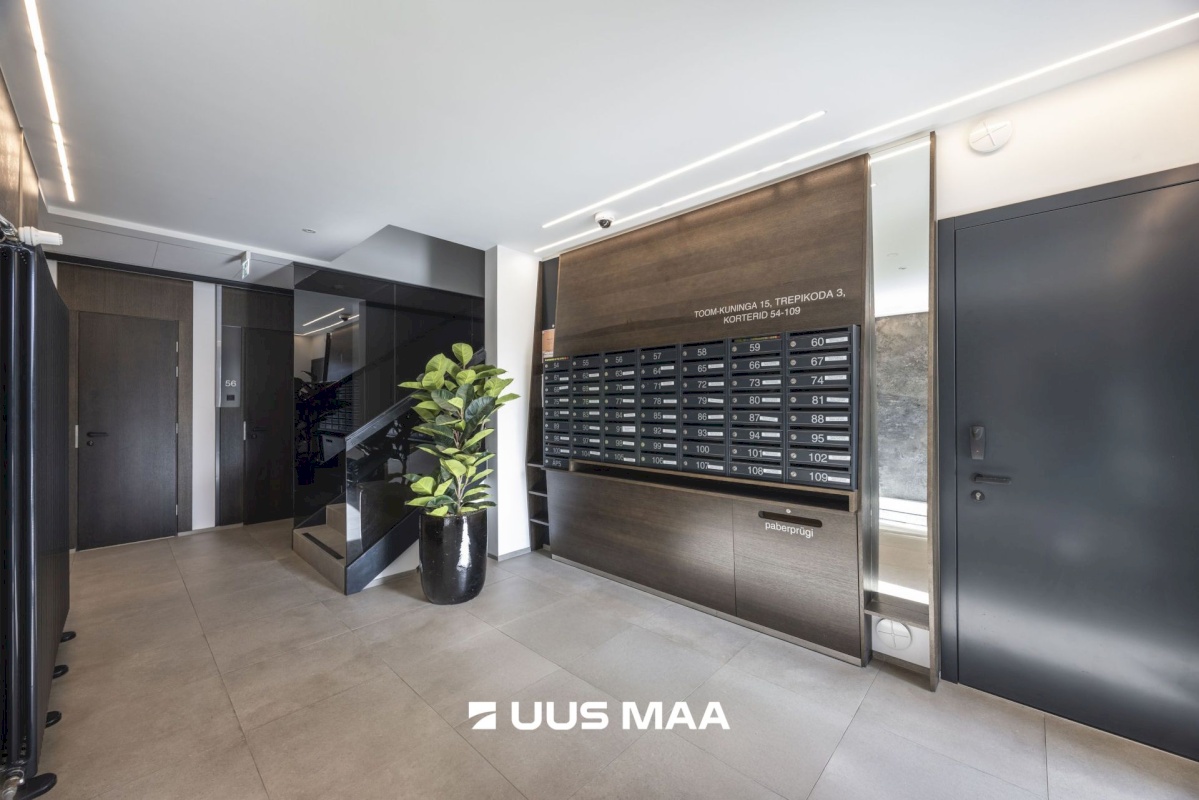 Tallinn, Kesklinna linnaosa, Uus Maailm, Toom-Kuninga 15