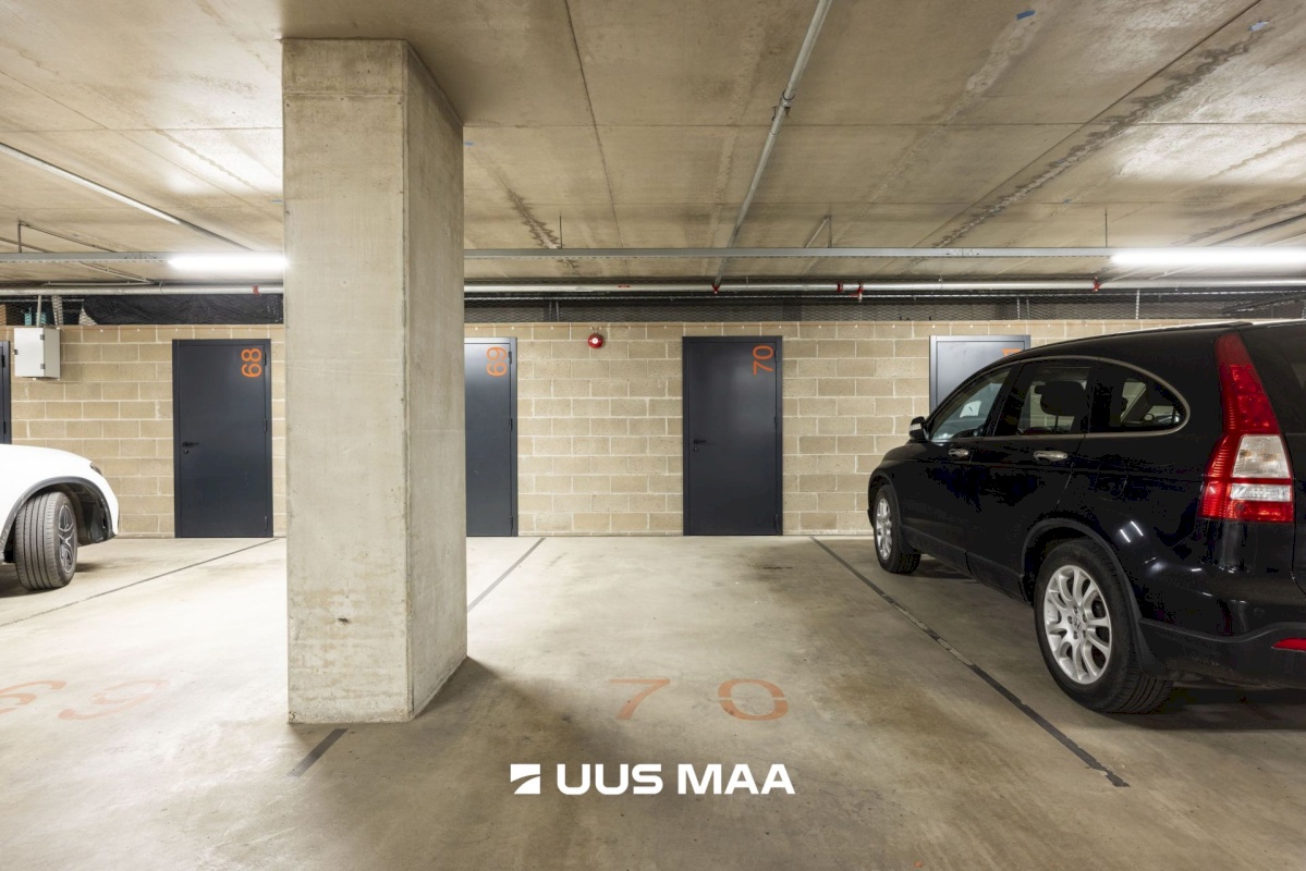 Tallinn, Kesklinna linnaosa, Uus Maailm, Toom-Kuninga 15