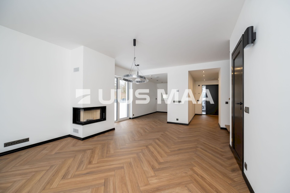 Anija vald, Kehra linn, Sõpruse väljak 12