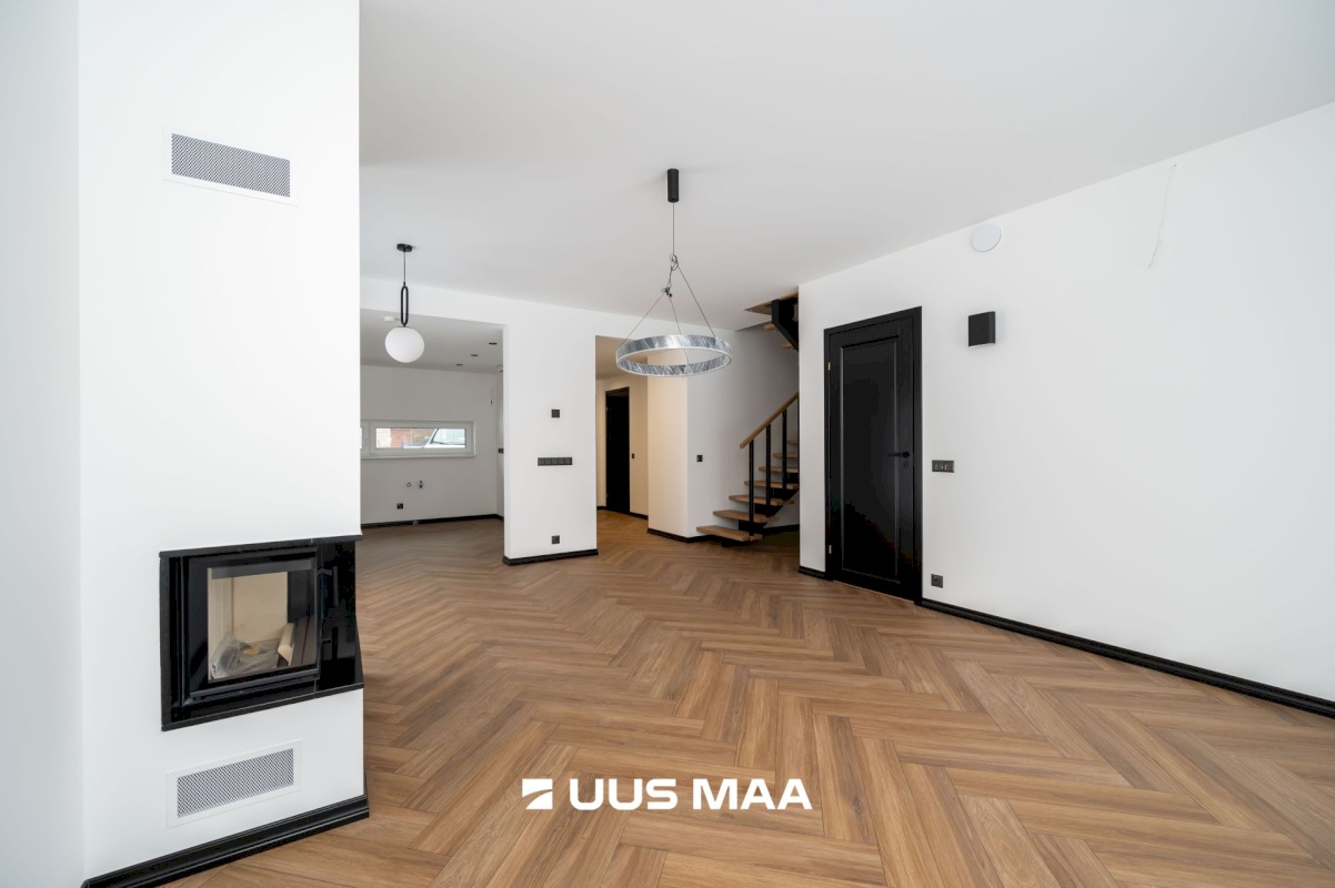 Anija vald, Kehra linn, Sõpruse väljak 12