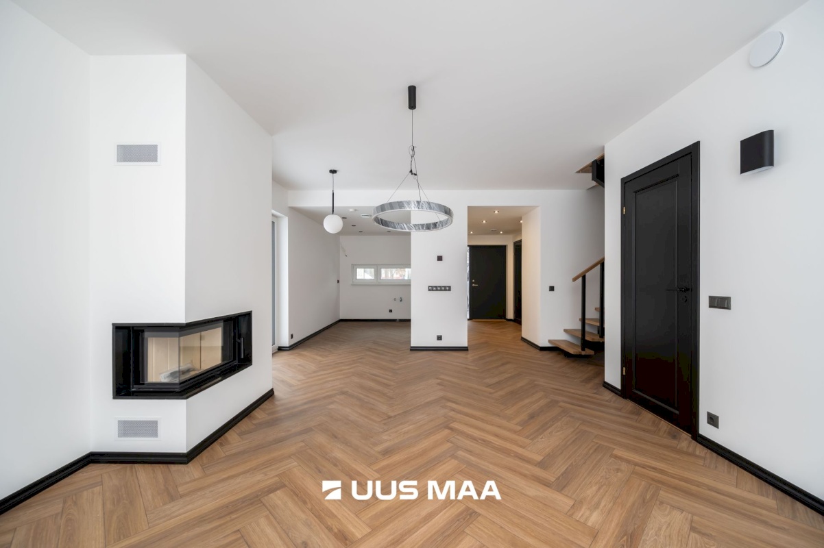 Anija vald, Kehra linn, Sõpruse väljak 12