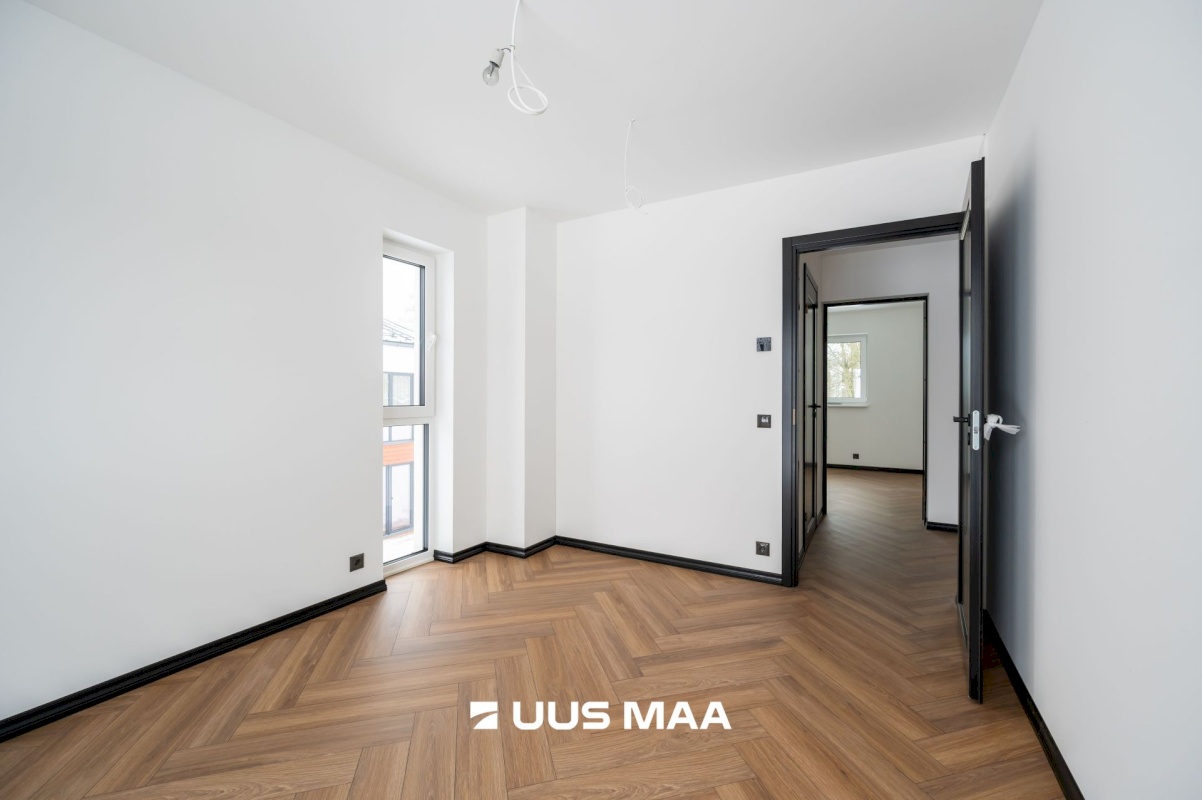 Anija vald, Kehra linn, Sõpruse väljak 12